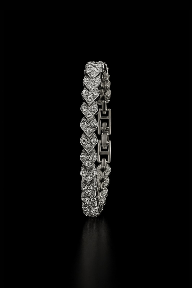 Γυναικείο βραχιόλι Shine Touch Bracelet με λαμπερό φινίρισμα και κομψές λεπτομέρειες που αντανακλούν το φως