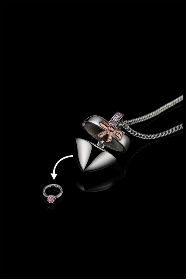 Κομψό κρεμαστό Charm Secret Tear of Love με λεπτομερή σχεδιασμό και συμβολικό χαρακτήρα