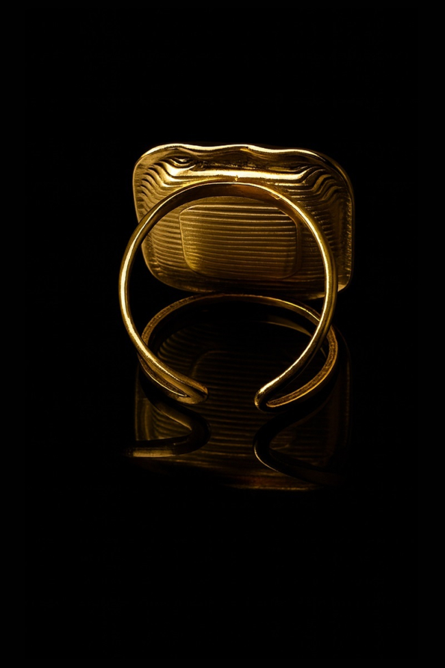 Brown Light Serenity ring δαχτυλίδι με ζεστό καφέ φως κομψό και μοναδικό για καθημερινό ή βραδινό στυλ