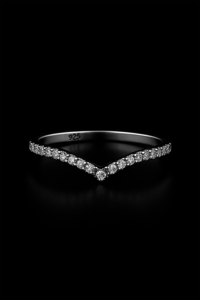 Silver White Glow ring ασημένιο δαχτυλίδι με καθαρή και κομψή λάμψη κομψό και διαχρονικό για εντυπωσιακές εμφανίσ