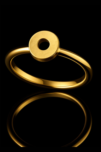Γυναικείο χρυσό δαχτυλίδι Golden Circle Ring με minimal κυκλικό σχέδιο και γυαλιστερό φινίρισμα