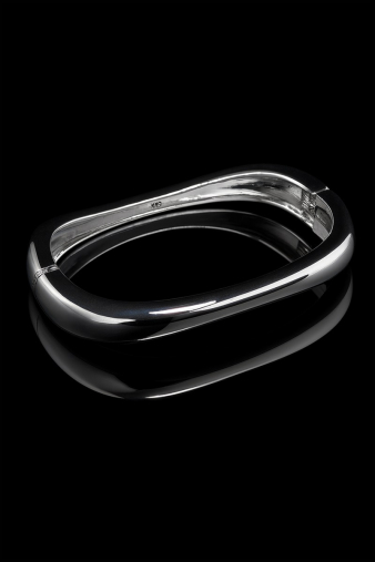 Γυναικείο ασημένιο βραχιόλι Silver Frame Bracelet με κεντρικό γεωμετρικό στοιχείο σε σχήμα πλαισίου και minimal αλυσίδα.