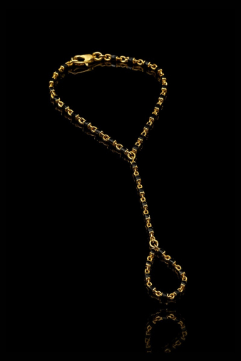 Γυναικείο ατσάλινο βραχιόλι Steel Hand Chain Bracelet που ενώνεται με δαχτυλίδι (shamballa), με λεπτή αλυσίδα και σύγχρονο design