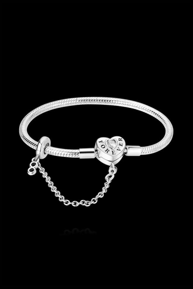 Γυναικείο βραχιόλι Forever Heart Bracelet με κεντρικό στοιχείο καρδιά σε κομψό σχέδιο που συμβολίζει την αιώνια αγάπη